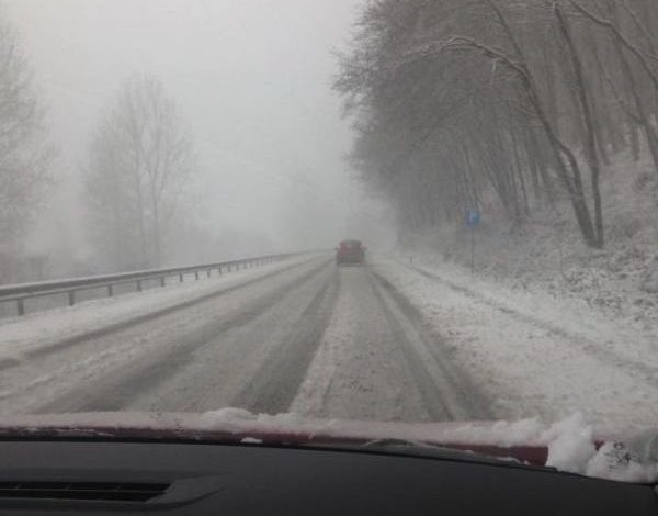 BRAŞOV. Carosabil acoperit cu zăpadă (FOTO) 1 zapada_3.jpg