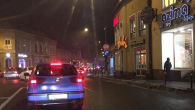 BRAȘOV. Pietoni loviți de mașină, la intersecția străzii Agrișelor cu Bulevardul 15 Noiembrie! 4 15noi.jpg