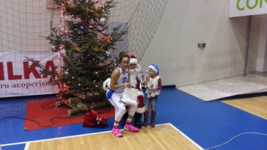 BRAȘOV. Fetele de la Olimpia CSU și-au primit cadourile de la Moș Crăciun - GALERIE FOTO 4 5_228246.jpg