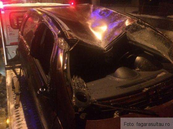 BRAȘOV. S-au dat cu mașina peste cap de trei ori, pe DN 1 (FOTO) 1 accident oltet_227653.jpg