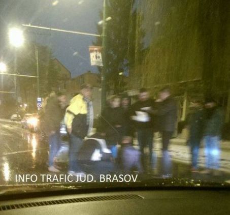 BRAŞOV. Pieton accidentat de un autoturism, la Făget! A ajuns la spital, alături de victima de pe Carpaţilor (FOTO) 1 accidentfaget.jpg