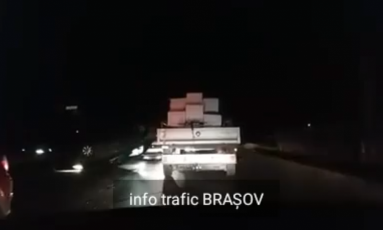 BRAȘOV. Autoturism răsturnat la intrare în Stupini (FOTO) 1 accidentstupini.png