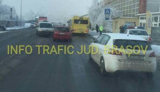 BRAȘOV. Dimineață cu accidente în oraș. Pieton lovit de mașină 1 accidentzizinului_5.jpg