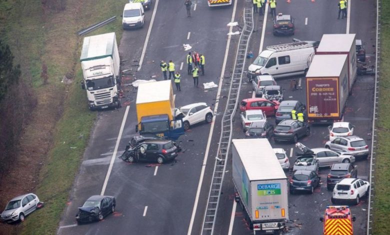 Cinci morţi în urma unui carambol cu 35 de autovehicule implicate 1 carambol.jpg