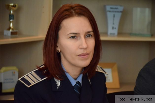 gabrieladinupurtatorcuvantpolitie 2_228395.JPG
