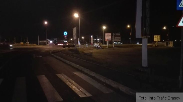 BRAȘOV. A derapat și a plonjat cu mașina în afara șoselei, într-unul dintre giratoriile pe Calea București (FOTO) 1 giratoriu calea bucuresti 2_226544.jpg
