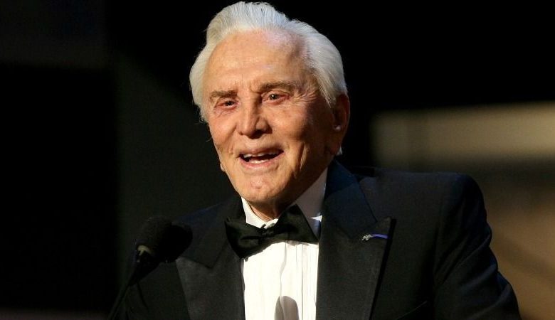 BRAŞOV. Cinemateca „Patria” îl sărbătoreşte pe Kirk Douglas 1 kirk_2.jpg