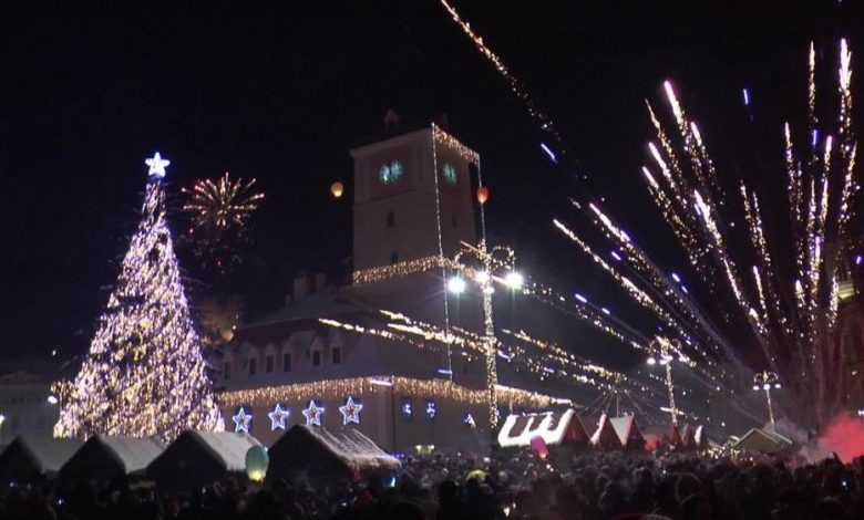 BRAŞOV. Concert şi foc de artificii astăzi, în Piaţa Sfatului, cu ocazia aprinderii luminilor de sărbători 1 luminibrasov.jpg