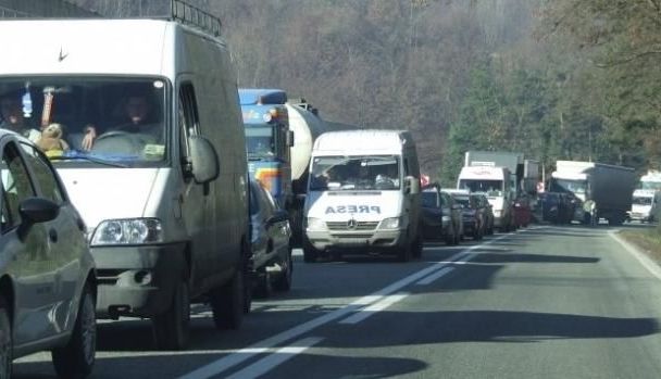 Trafic blocat pe DN1A 1 trafic-blocat_3.jpg