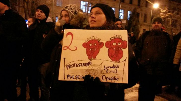 PROTESTE LA BRAŞOV. Oamenii au început să se adune la Prefectură! GALERIE FOTO 1 IMG-20170119-WA0017_229400.jpg