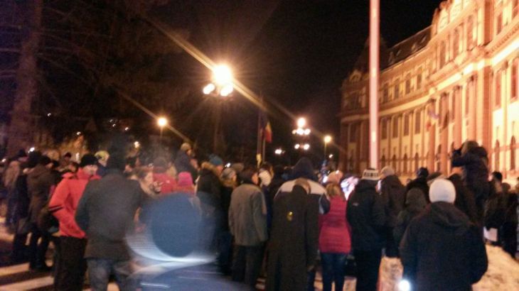 Braşov. 1.500 de persoane protestează pentru a treia seară împotriva ordonanţelor pe justiţie 1 IMG-20170119-WA0018_229399.jpg