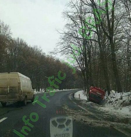 BRAŞOV. Autoturism răsturnat pe DN 13 Braşov - Sighişoara (foto) 1 accidentdn13_3.jpg