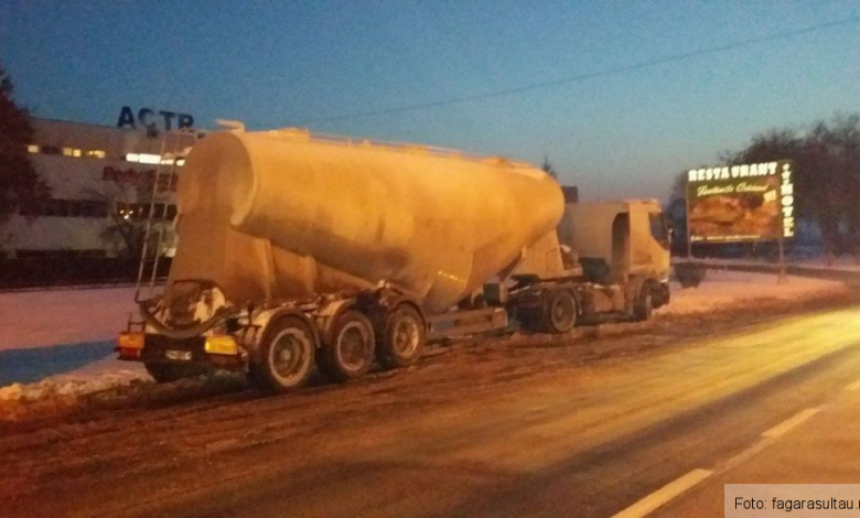 BRAŞOV. A provocat un accident, după ce i s-a făcut rău la volanul autocamionului 1 autocamion_2.jpg