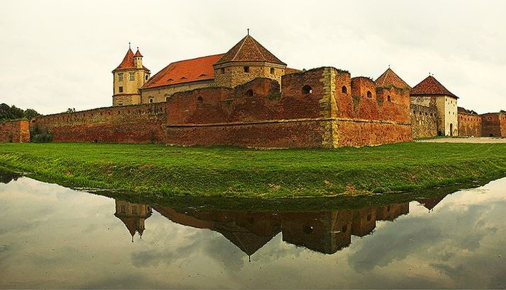 cetatea-fagaras_2.jpg