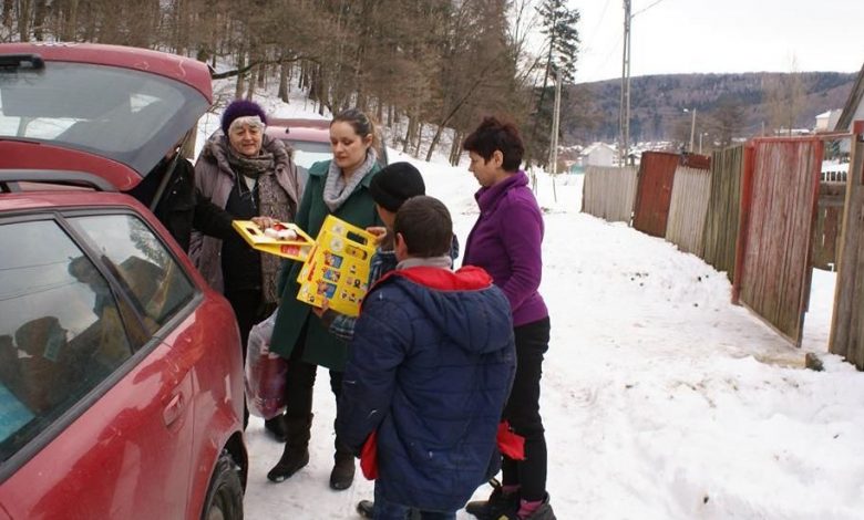 BRAŞOV. La Cristian, Crăciunul continuă toată luna ianuarie 1 daruri.jpg