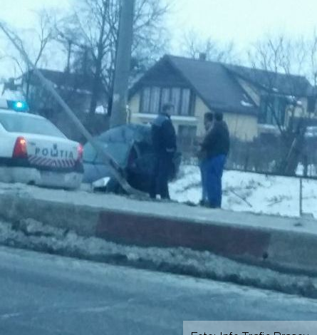 BRAȘOV. Un șofer și-a distrus mașina într-un incident rutier produs în Triaj (FOTO) 1 harman_7.jpg