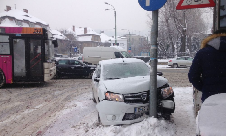 BRAŞOV. Cu maşina „sanie” în stâlp 1 img-4973.jpg