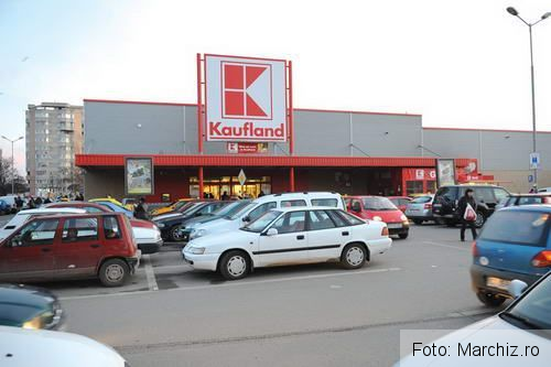 BRAȘOV. Hoț prins spărgând autoturisme în parcarea magazinului Kaufland 1 kaufland.jpg