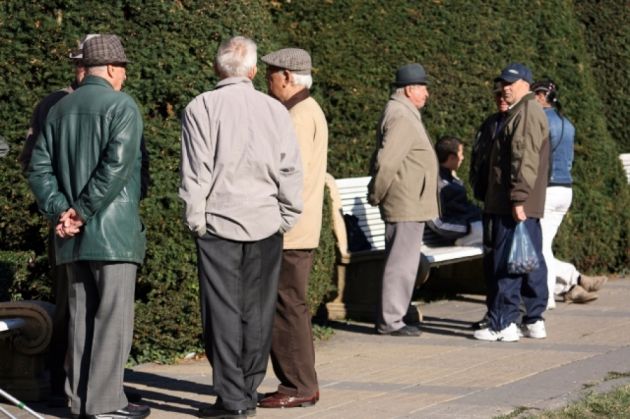 70 DE ANI, vârsta de pensionare?! 1 pensionari2_228858.jpg