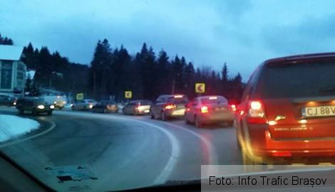 INFOTRAFIC: „Traficul rutier este foarte intens pe DN 1 Brașov - Ploiești”! La Predeal este nebunie spre pârtia Clăbucet 1 predeal_8.jpg