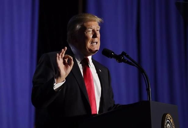 Donald Trump a semnat ordinul pentru construirea zidului la granița SUA cu Mexicul 1 trump_15.jpg