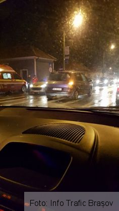 BRAȘOV. Fetiță și adult, loviți pe trecerea de pietoni, pe strada Aurel Vlaicu (FOTO) 1 accident aurel vlaicu 2_230678.jpg