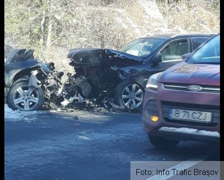 Update. BRAȘOV. Imagini de la accidentul de pe Drumul Poienii! Circulația este blocată 1 accidentdrumulpoienii.jpg