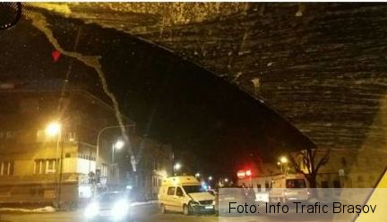 BRAȘOV. Ambulanță implicată într-un accident, la „Star” (FOTO) 1 accidentstar3.jpg