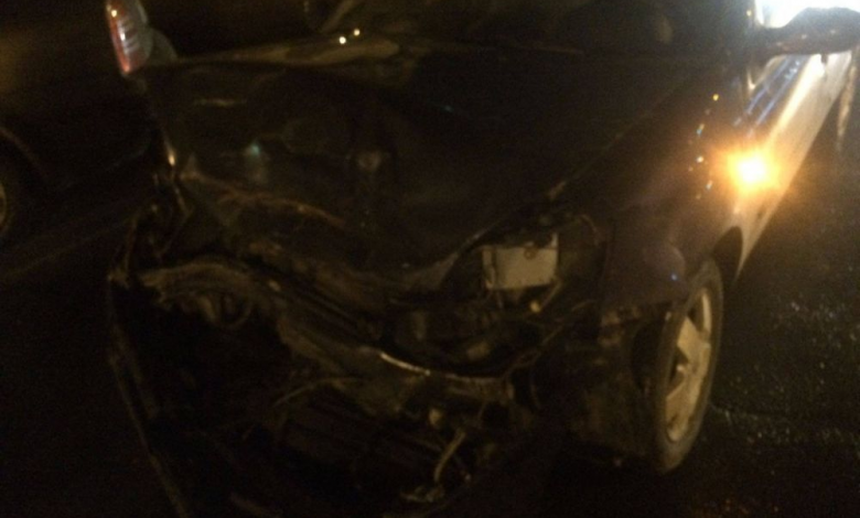 Update. BRAŞOV. Şoferiţă lăsată fără permis de conducere, după ce a intrat cu maşina într-un autocamion 1 accidenttir_5.jpg