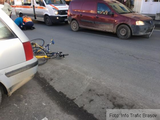 BRAȘOV. Biciclist lovit de mașină în Bartolomeu! (FOTO) 1 biciclist 2_231973.jpg