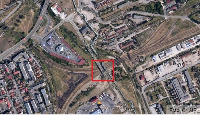 BRAȘOV. Restricții de circulație pe pod, în zona CET, după prăbușirea a peste 20 de metri dintr-un trotuar (FOTO) 1 cet 4_230796.jpg