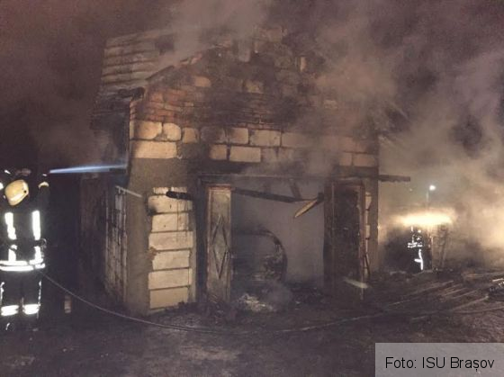Update. BRAȘOV. Două autoturisme au fost cuprinse de flăcări, în toiul nopții (FOTO) 1 codlea 4_230551.jpg