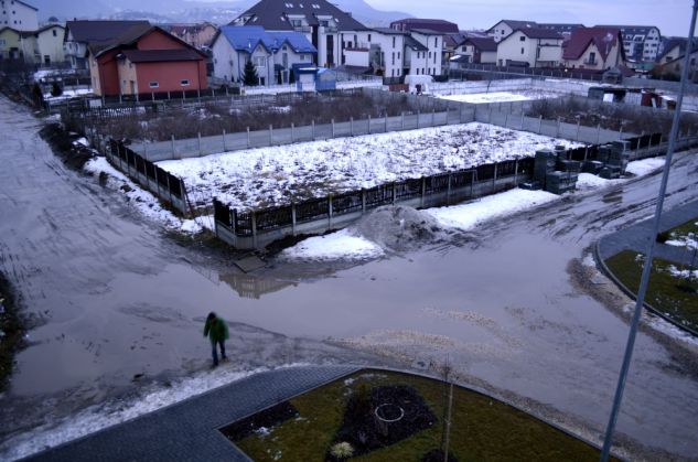 BRAŞOV. De ce nu se pot asfalta toate străzile din cartierul Tractorul? 1 drum avantgarden 3_231206.jpg