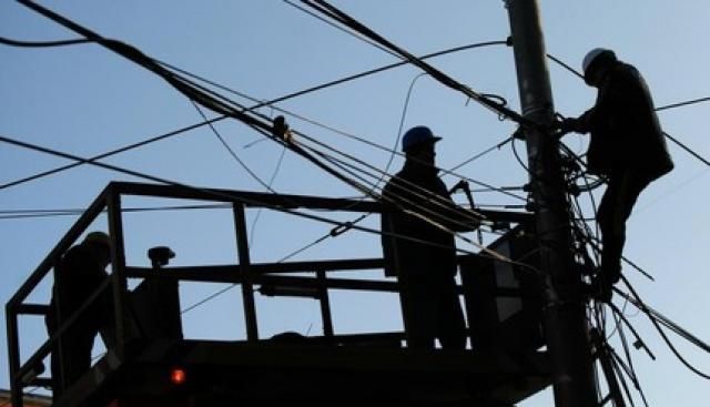 BRAȘOV. Dacă vremea permite, și astăzi se sistează curentul pentru lucrări 1 electrica1_2.jpg