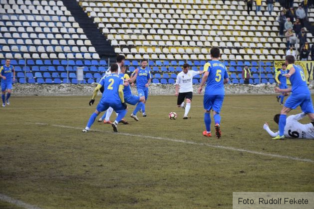 fotbalFCBrasovolimpiasatumare10_231803.JPG