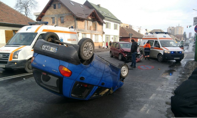 Update. BRAȘOV. Cauzele accidentului de pe strada Independenței 1 masinarasturnata_4.jpg