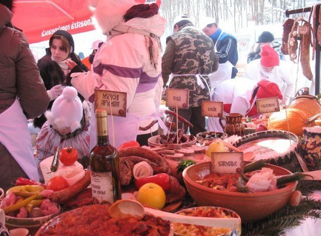 „Pomana porcului”, între români şi maghiari 1 pomanaporculuicovasna.jpg
