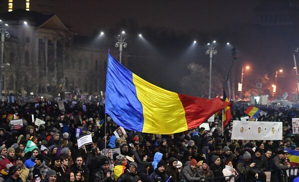 Update. Aproximativ 150 de persoane au protestat în faţa Palatului Cotroceni 1 protesteromania4.jpg