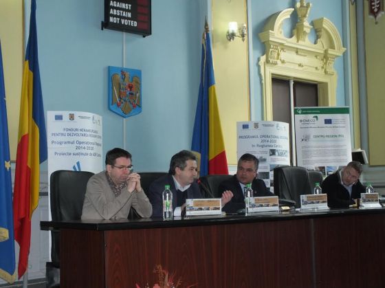 BRAŞOV. Eficienţa energetică a clădirilor publice poate fi crescută folosind resurse europene 1 seminarADRCentru2_230763.jpg