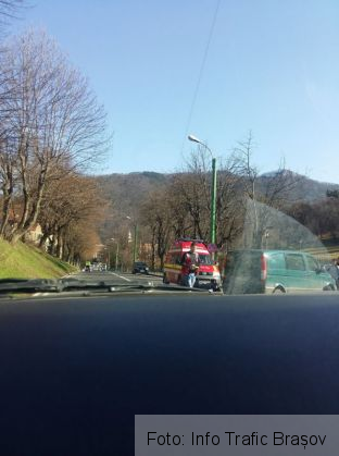 BRAȘOV. Motociclist accidentat pe Drumul Poienii (FOTO) 1 accident drumul poienii_233029.jpg