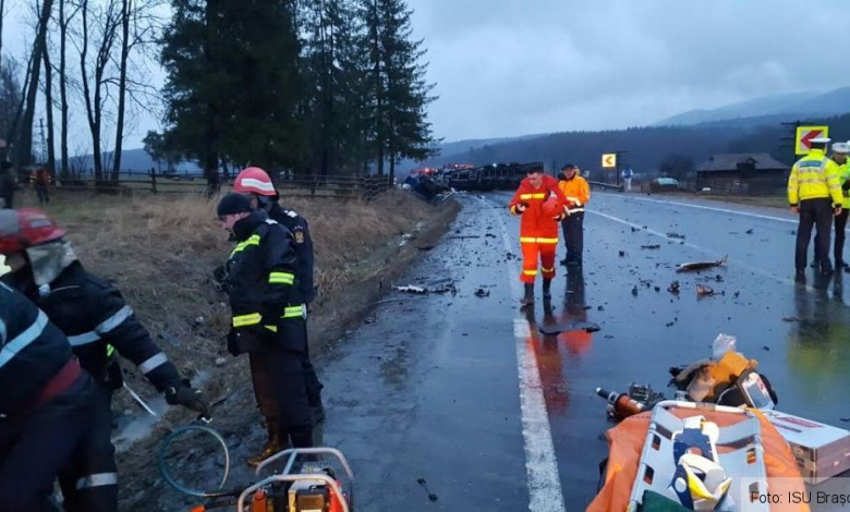 Update. BRAȘOV. Familie rănită în accidentul de pe DN 1! Unul dintre copii a fost intubat, fiind inconștient (FOTO) 1 accidentdn14.jpg