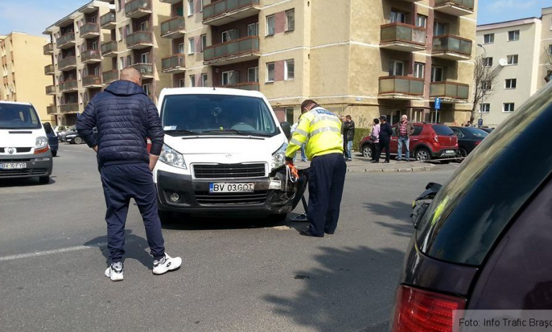 BRAŞOV. Şofer rănit într-o coliziune produsă în intersecţie 1 accidentintersectie_2.jpg