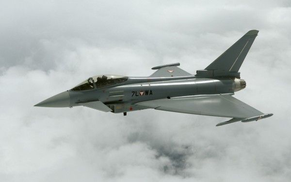 Forţele aeriene britanice vor trimite în România patru avioane Eurofighter Typhoon 1 avioane.jpg