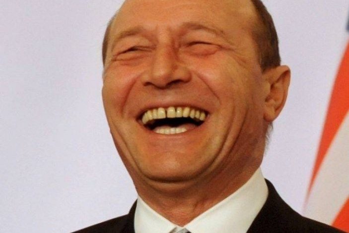 Băsescu nu se poate abține: „Doi oameni care știu cum se distruge un partid din interior” 1 basescu_5.jpg