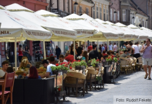Două cupluri au mâncat la un restaurant din Brașov, apoi s-au făcut nevăzute fără a achita nota de plată (video) 3 terase restaurant Republicii 1_188645.JPG