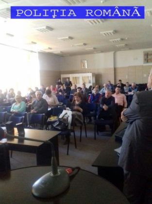 BRAȘOV. Întâlnire între polițiști și asociațiile de proprietari pentru prevenirea infracțiunilor contra patrimoniului 1 IMG-20170403-WA0012 copy_233780.jpg