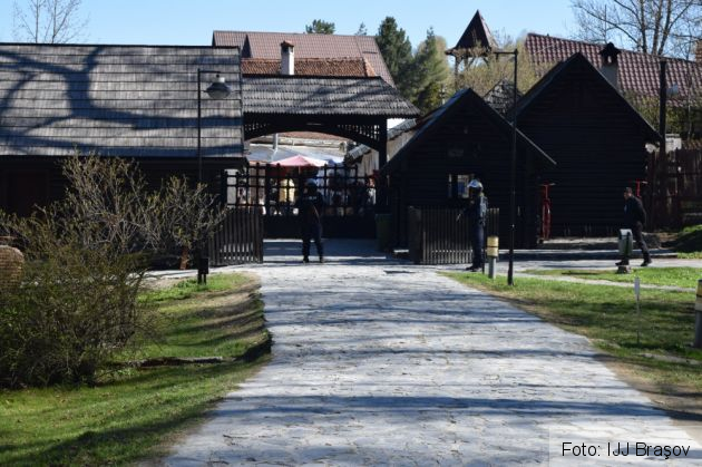 BRAŞOV. Mobilizare generală la Castelul Bran din cauza unei alerte cu bombă 1 IMG-20170410-WA0005_234151.jpg