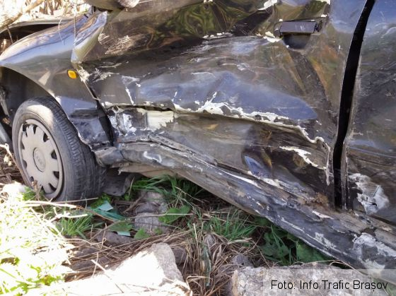 BRAȘOV. Incident rutier pe strada Lânii (FOTO) 1 accident lanii 2_234141.jpg