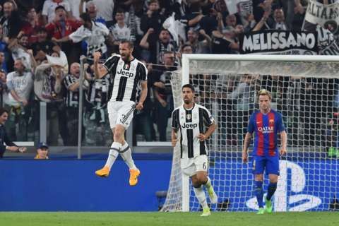 Champions League. FC Barcelona, spulberată la Torino 1 chiellini.jpg
