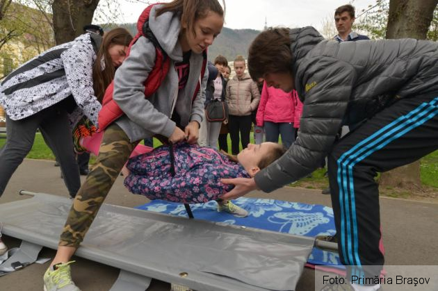 Elevi din Braşov, Covasna şi Harghita se vor întrece, la Coresi, în etapa zonală a concursului „Cu viaţa mea apăr viaţa!” 1 concurs_234313.jpg